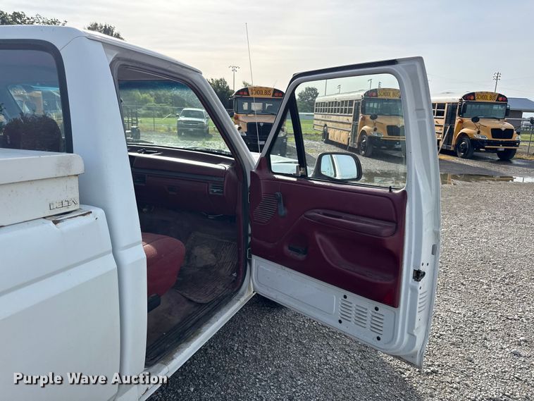 image for item EN0332 1994 Ford F150 XL pickup truck