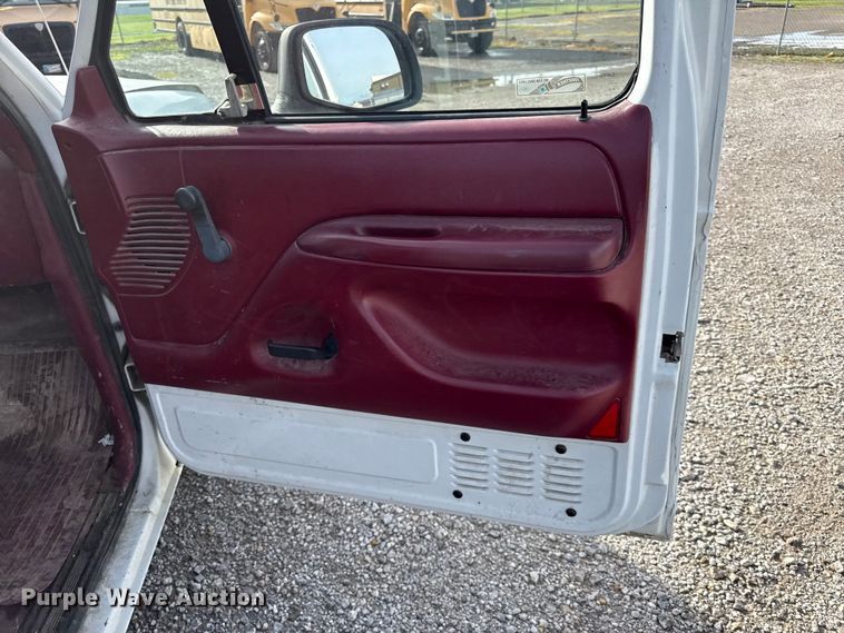 image for item EN0332 1994 Ford F150 XL pickup truck