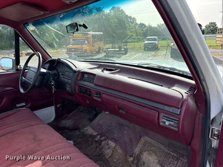 image for item EN0332 1994 Ford F150 XL pickup truck
