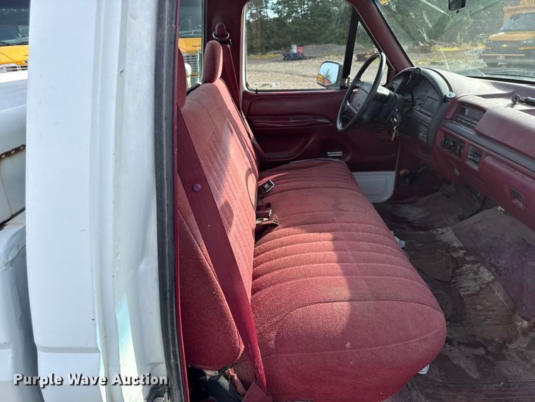 image for item EN0332 1994 Ford F150 XL pickup truck