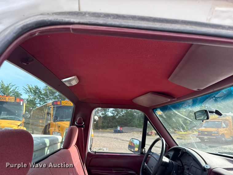 image for item EN0332 1994 Ford F150 XL pickup truck