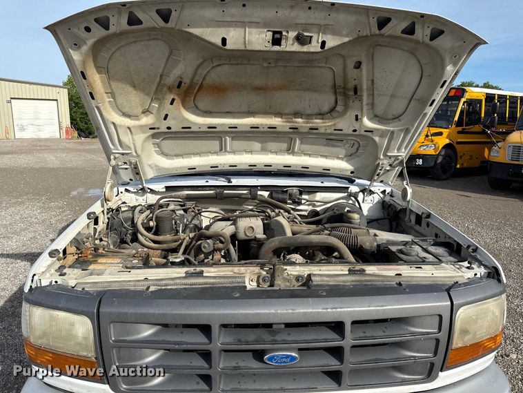 image for item EN0332 1994 Ford F150 XL pickup truck