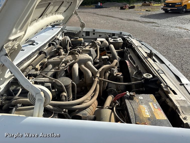 image for item EN0332 1994 Ford F150 XL pickup truck