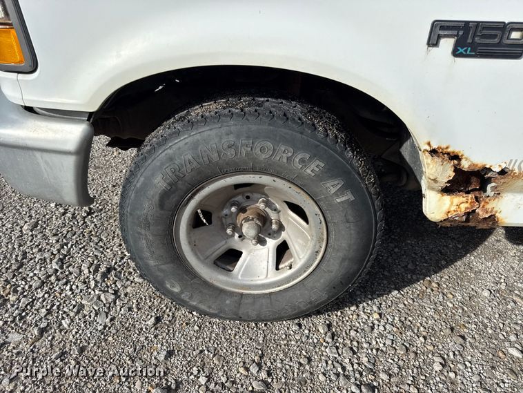 image for item EN0332 1994 Ford F150 XL pickup truck