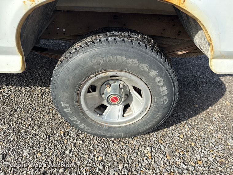 image for item EN0332 1994 Ford F150 XL pickup truck