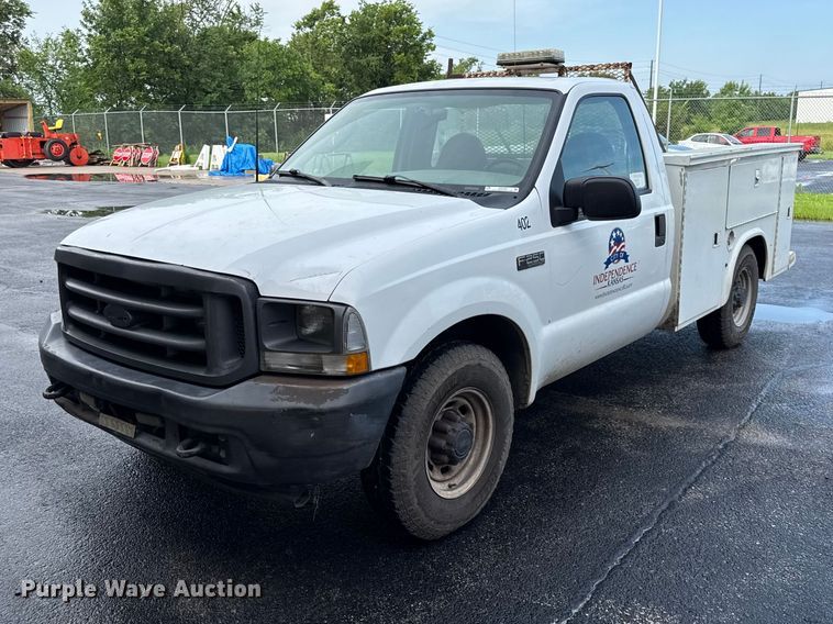 2003 Ford F250 Super Duty XL utility bed pickup truck