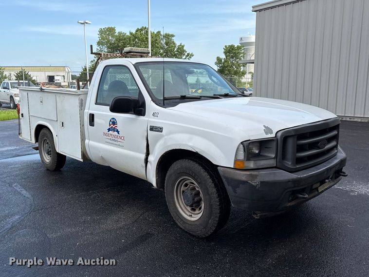 image for item EN0340 2003 Ford F250 Super Duty XL utility bed pickup truck