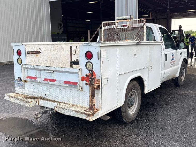 image for item EN0340 2003 Ford F250 Super Duty XL utility bed pickup truck