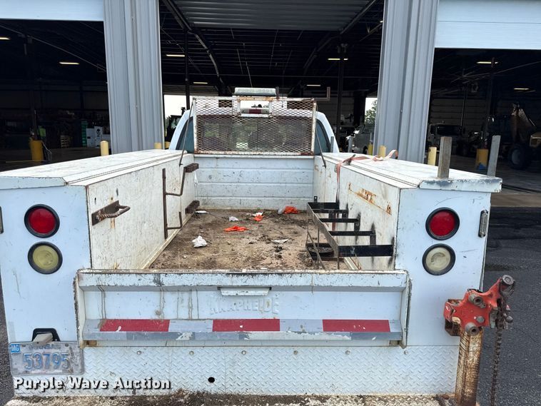 image for item EN0340 2003 Ford F250 Super Duty XL utility bed pickup truck