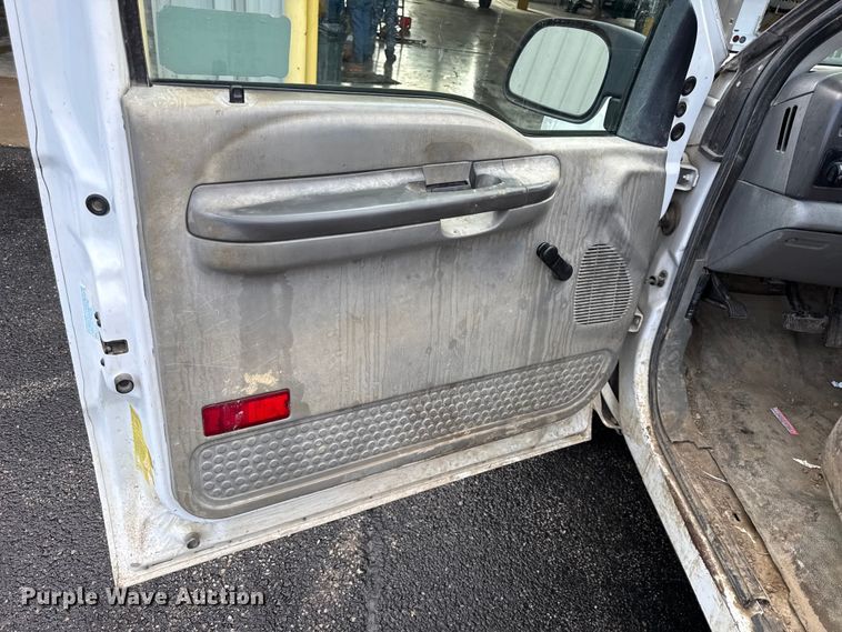 image for item EN0340 2003 Ford F250 Super Duty XL utility bed pickup truck