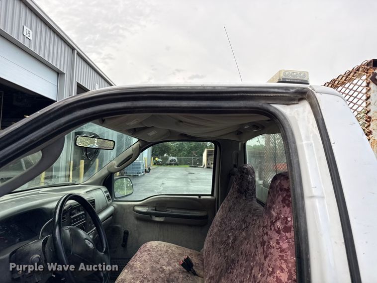 image for item EN0340 2003 Ford F250 Super Duty XL utility bed pickup truck