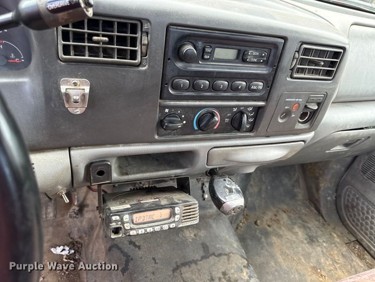 image for item EN0340 2003 Ford F250 Super Duty XL utility bed pickup truck