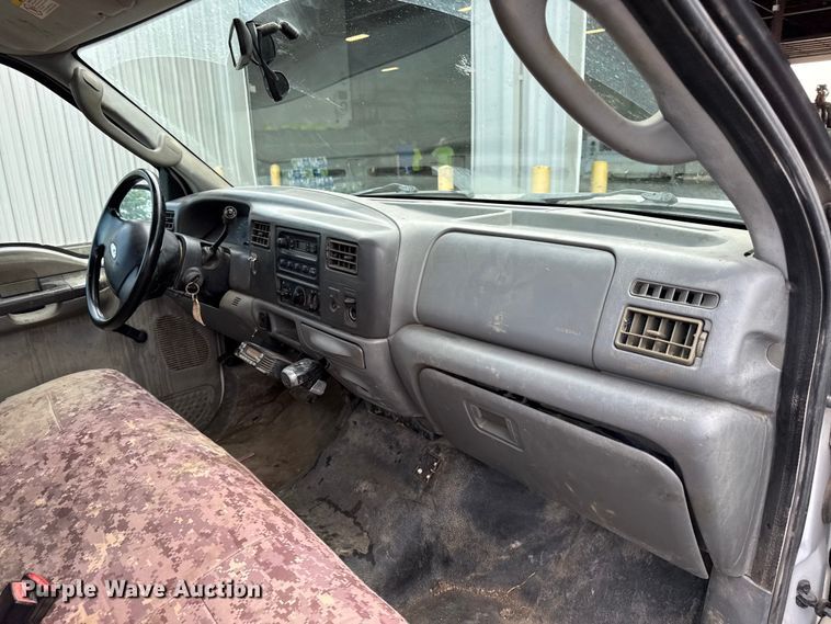 image for item EN0340 2003 Ford F250 Super Duty XL utility bed pickup truck