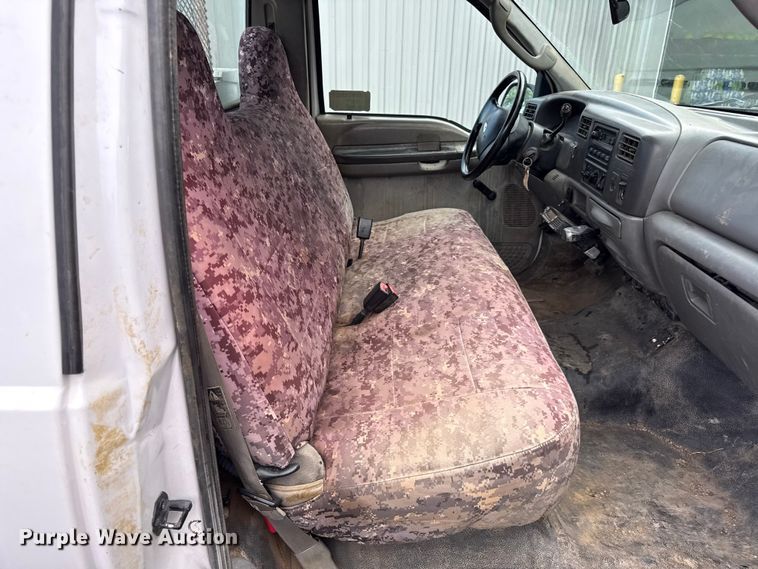 image for item EN0340 2003 Ford F250 Super Duty XL utility bed pickup truck