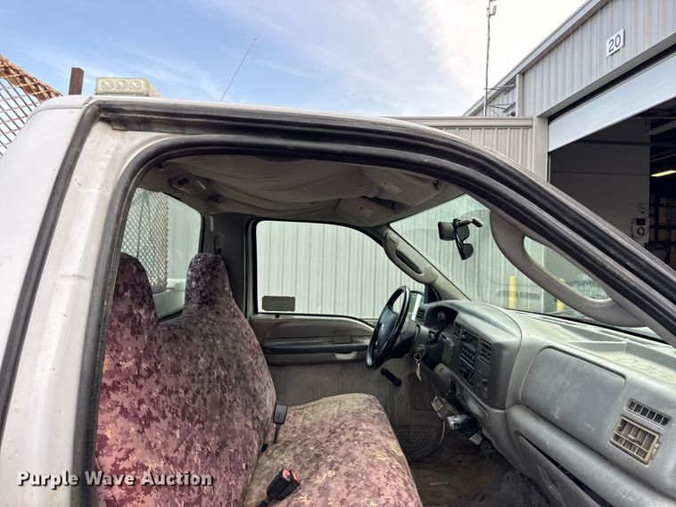 image for item EN0340 2003 Ford F250 Super Duty XL utility bed pickup truck