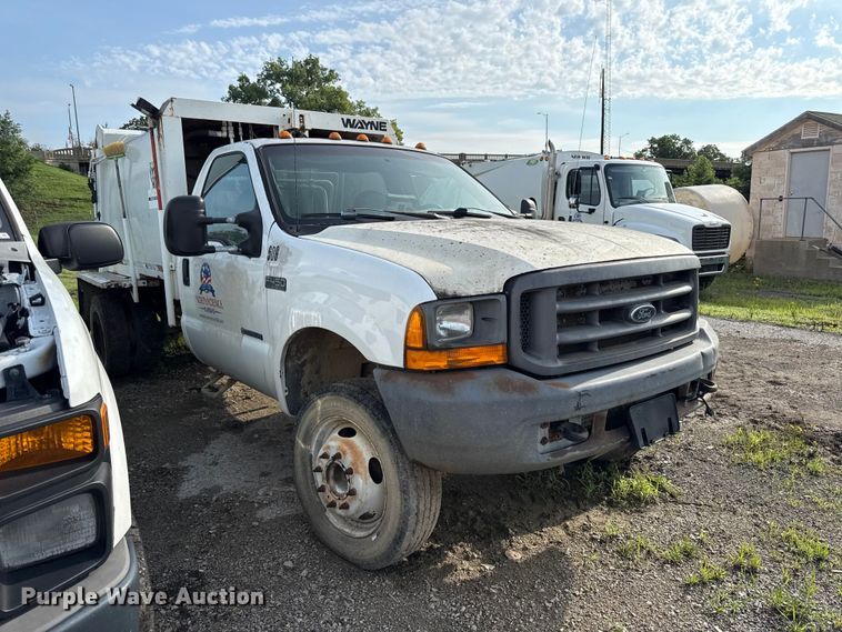 image for item EN0342 2000 Ford F450 Super Duty XL refuse truck