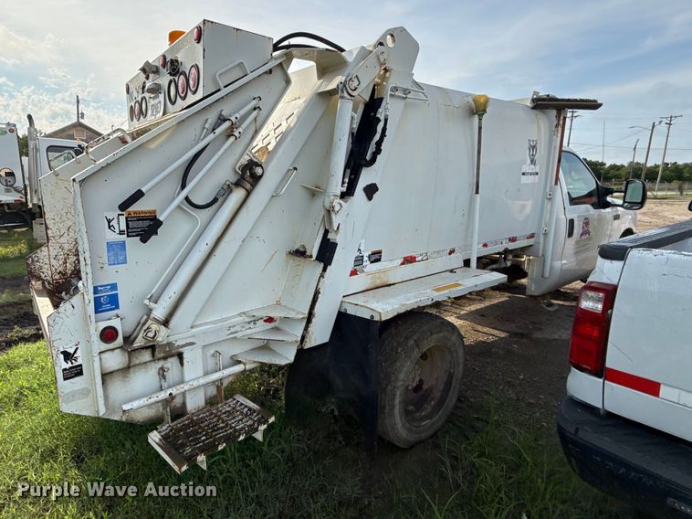 image for item EN0342 2000 Ford F450 Super Duty XL refuse truck