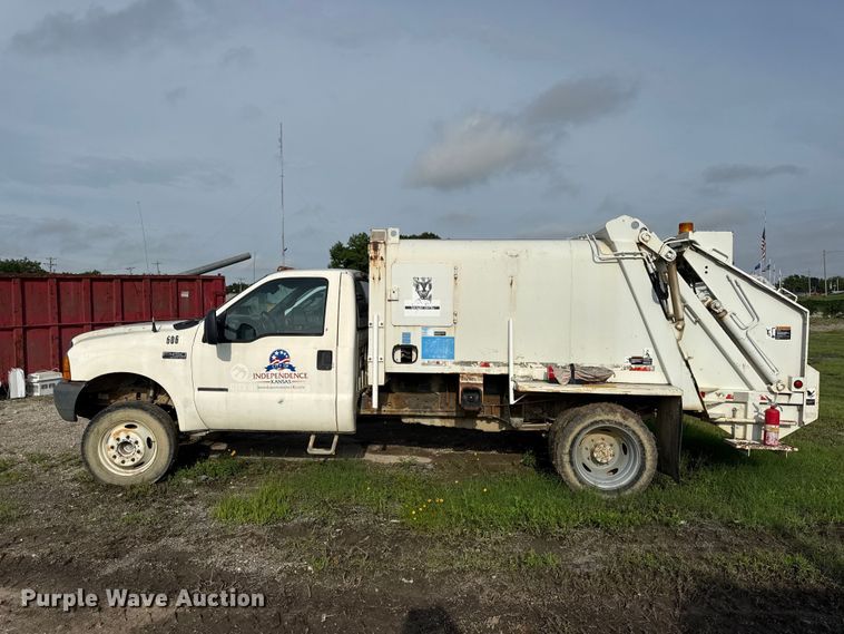 image for item EN0342 2000 Ford F450 Super Duty XL refuse truck