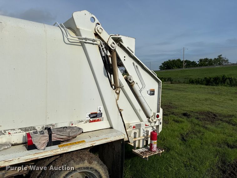 image for item EN0342 2000 Ford F450 Super Duty XL refuse truck