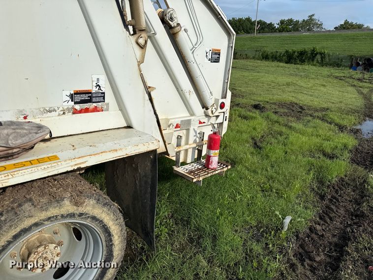 image for item EN0342 2000 Ford F450 Super Duty XL refuse truck