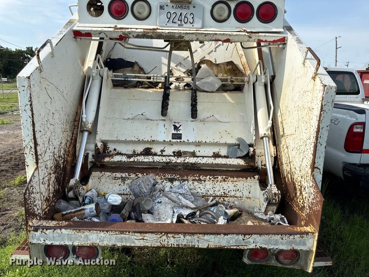 image for item EN0342 2000 Ford F450 Super Duty XL refuse truck