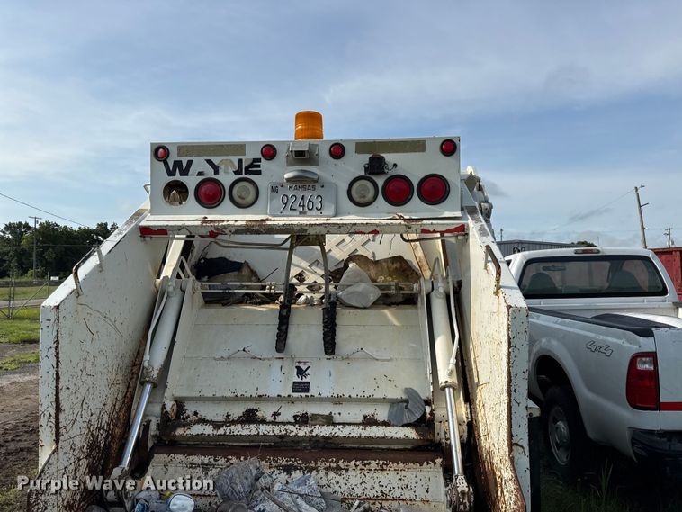 image for item EN0342 2000 Ford F450 Super Duty XL refuse truck