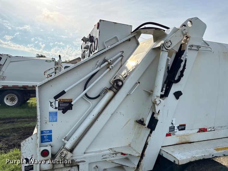image for item EN0342 2000 Ford F450 Super Duty XL refuse truck