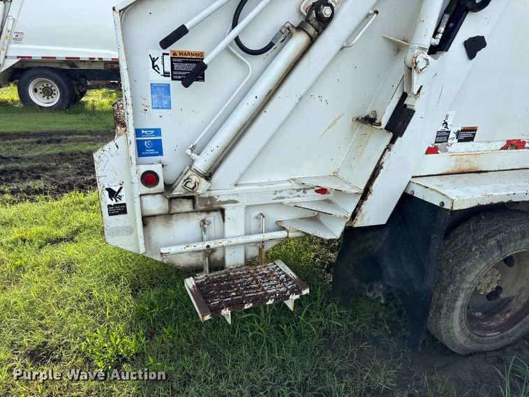 image for item EN0342 2000 Ford F450 Super Duty XL refuse truck