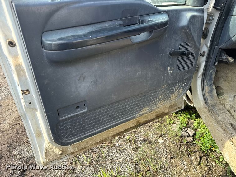 image for item EN0342 2000 Ford F450 Super Duty XL refuse truck
