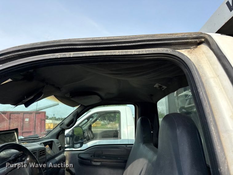 image for item EN0342 2000 Ford F450 Super Duty XL refuse truck