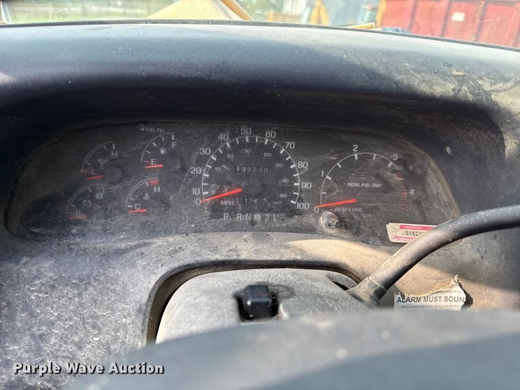 image for item EN0342 2000 Ford F450 Super Duty XL refuse truck