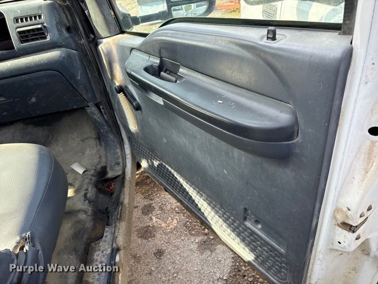 image for item EN0342 2000 Ford F450 Super Duty XL refuse truck