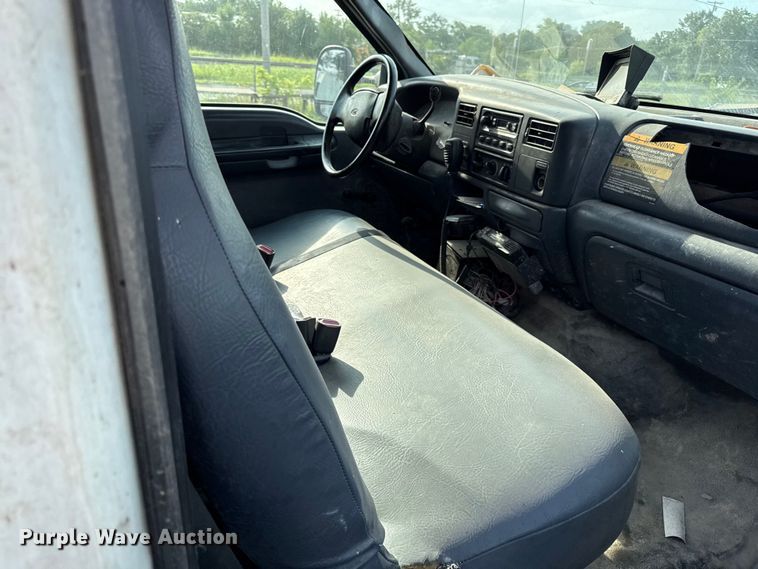 image for item EN0342 2000 Ford F450 Super Duty XL refuse truck