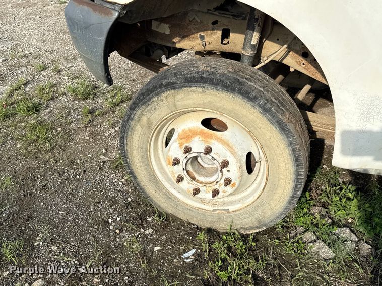 image for item EN0342 2000 Ford F450 Super Duty XL refuse truck