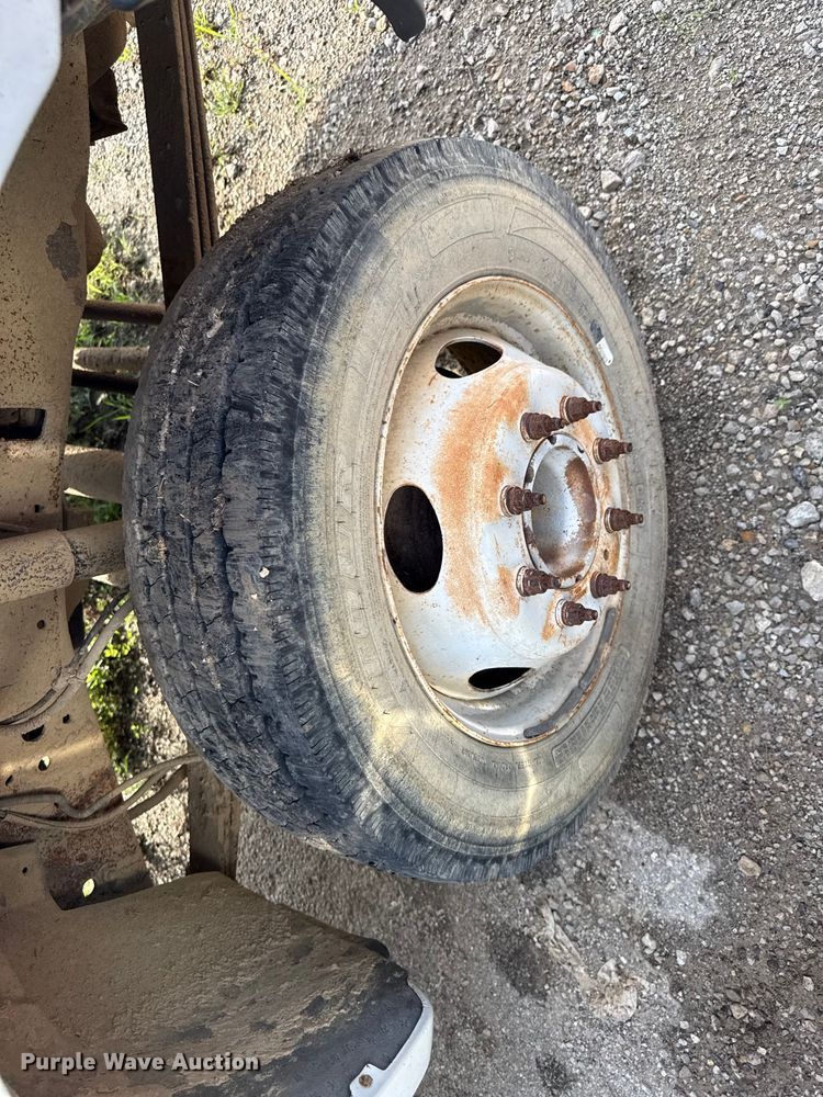 image for item EN0342 2000 Ford F450 Super Duty XL refuse truck