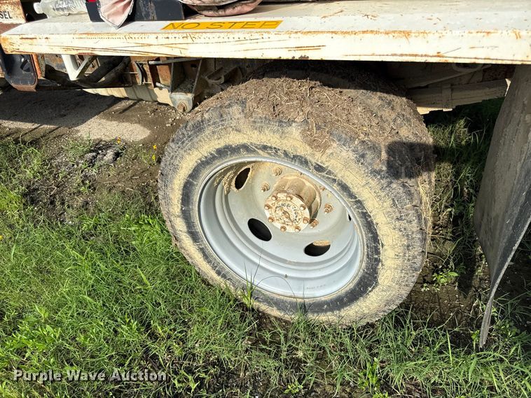image for item EN0342 2000 Ford F450 Super Duty XL refuse truck