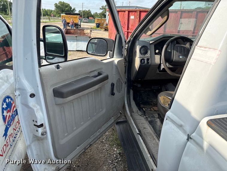 image for item EN0343 2008 Ford F250 Super Duty XL pickup truck