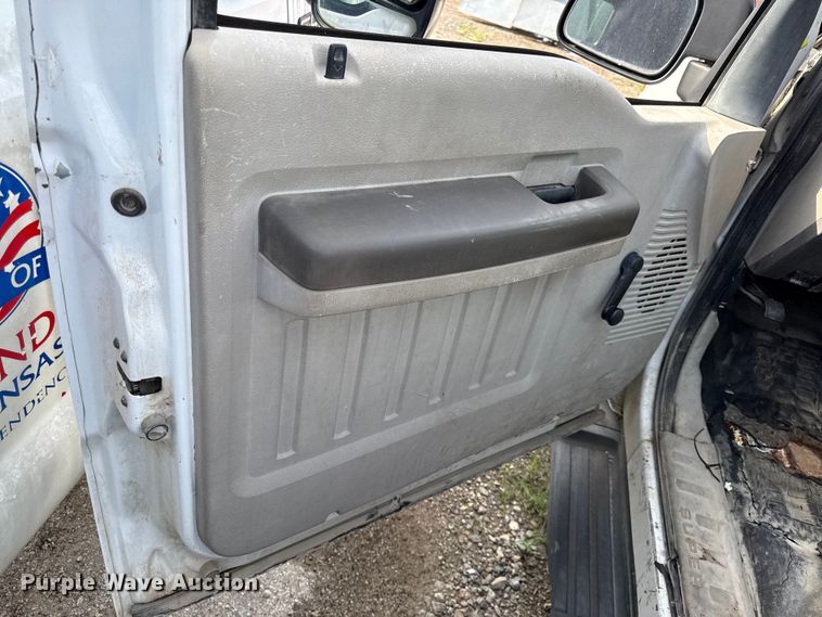 image for item EN0343 2008 Ford F250 Super Duty XL pickup truck