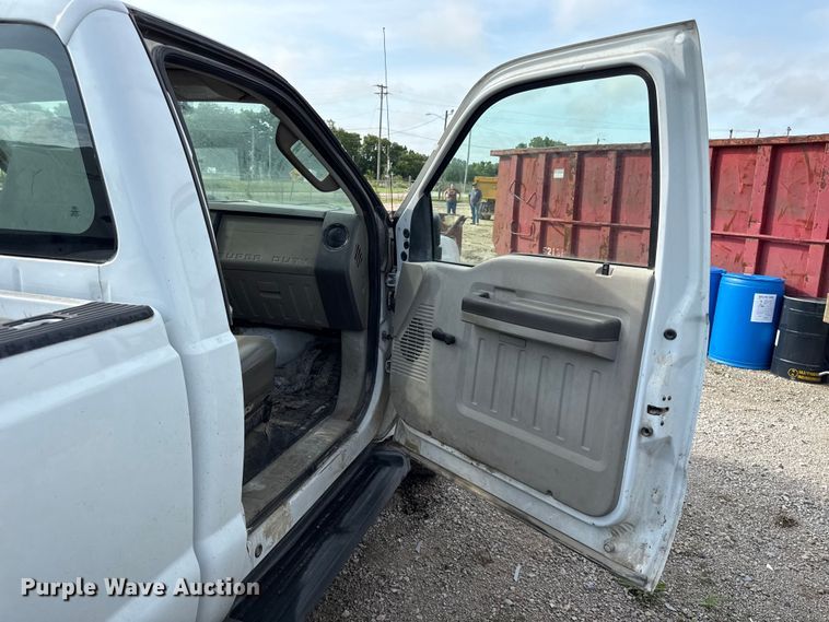image for item EN0343 2008 Ford F250 Super Duty XL pickup truck