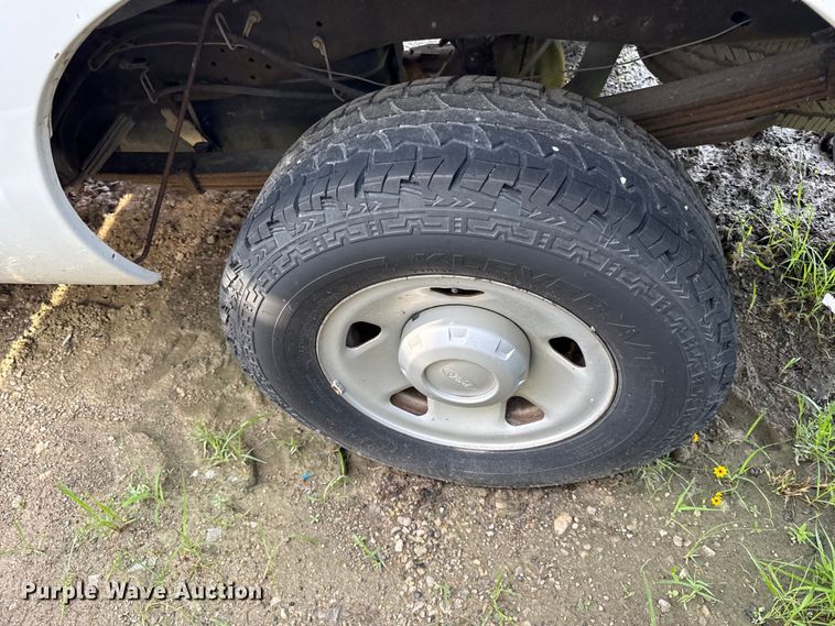 image for item EN0343 2008 Ford F250 Super Duty XL pickup truck