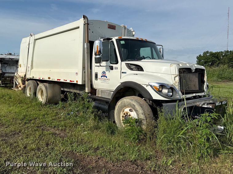 image for item EN0344 2013 International SF625 refuse truck