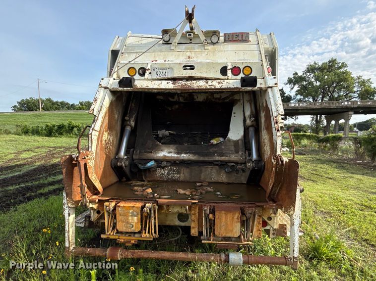 image for item EN0344 2013 International SF625 refuse truck