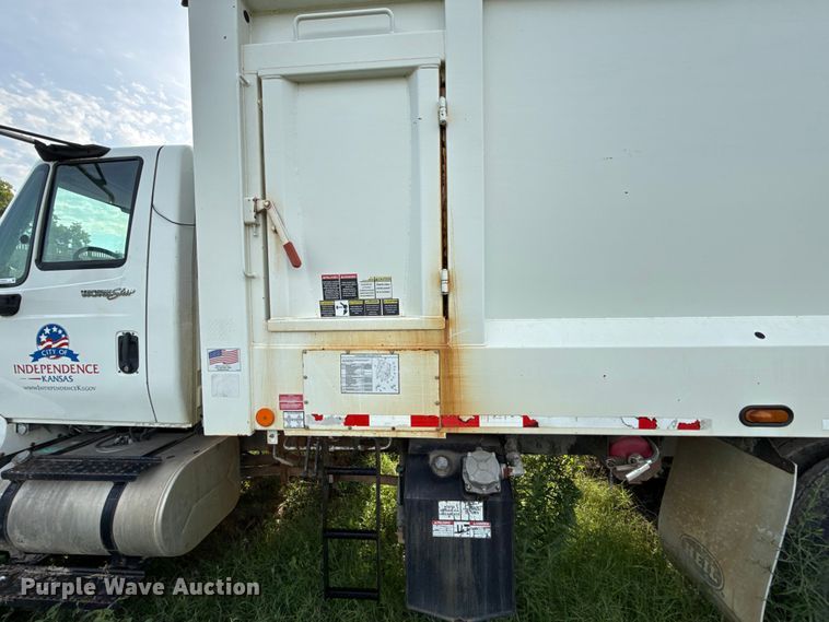 image for item EN0344 2013 International SF625 refuse truck