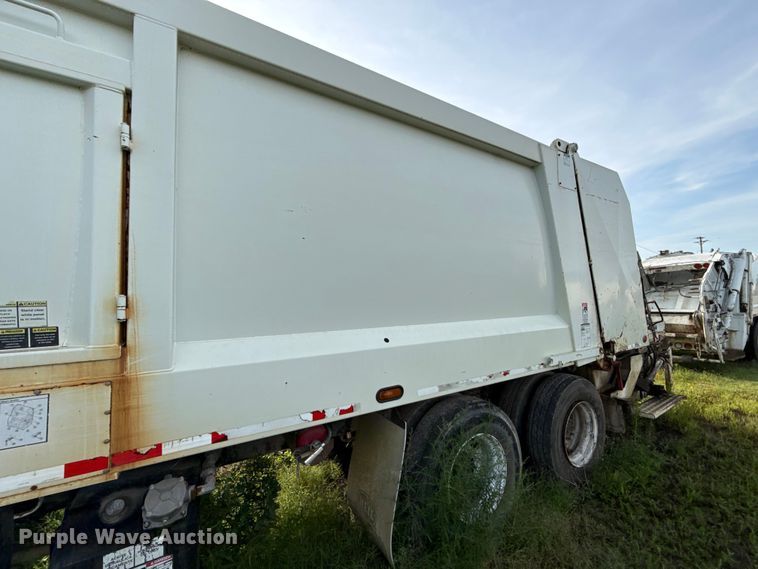 image for item EN0344 2013 International SF625 refuse truck