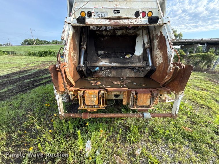 image for item EN0344 2013 International SF625 refuse truck