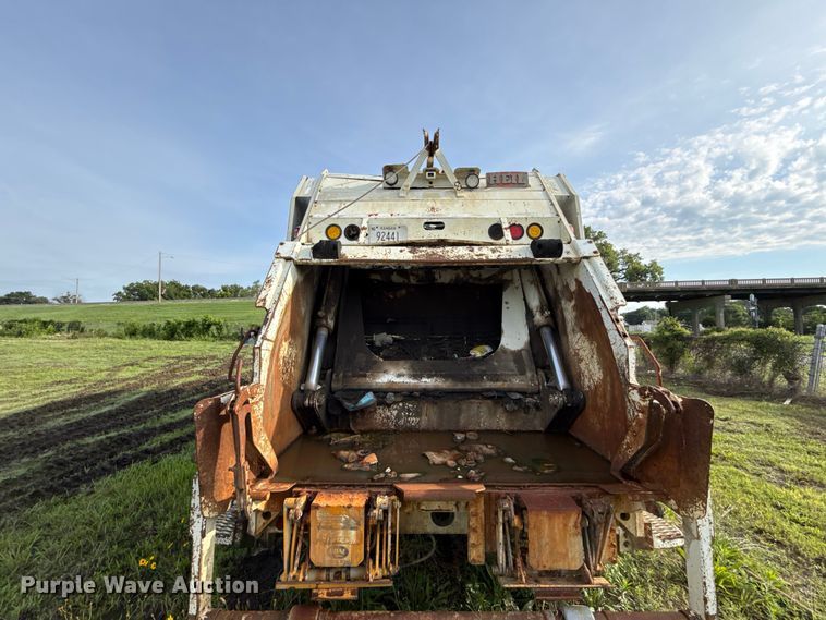 image for item EN0344 2013 International SF625 refuse truck
