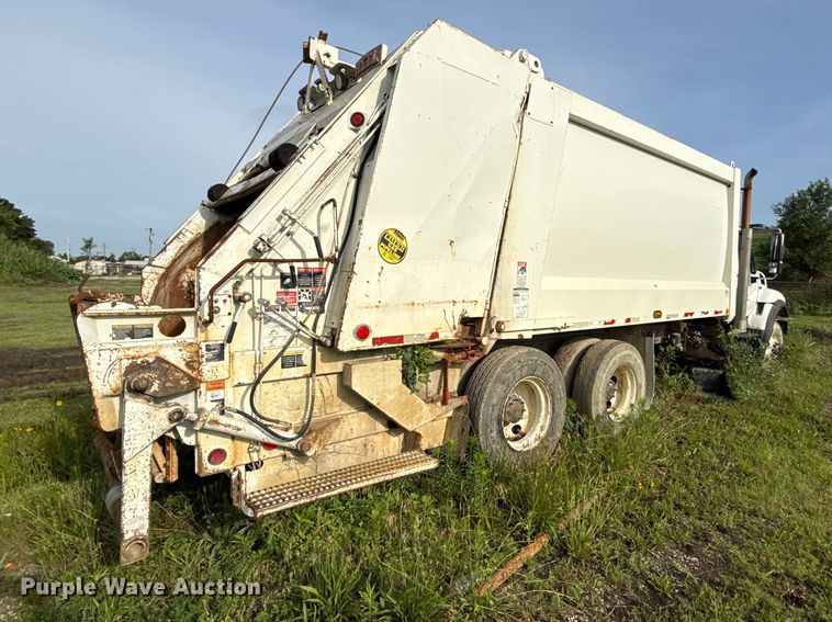 image for item EN0344 2013 International SF625 refuse truck