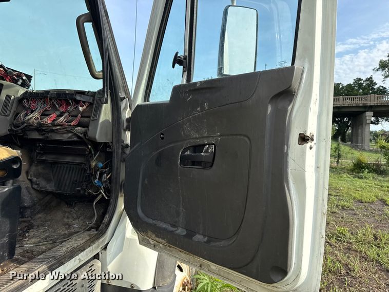 image for item EN0344 2013 International SF625 refuse truck