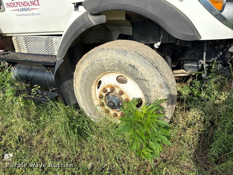 image for item EN0344 2013 International SF625 refuse truck