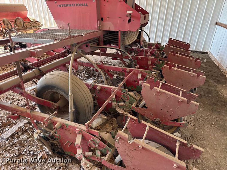 image for item EN0413 International 400 Cyclo Air planter